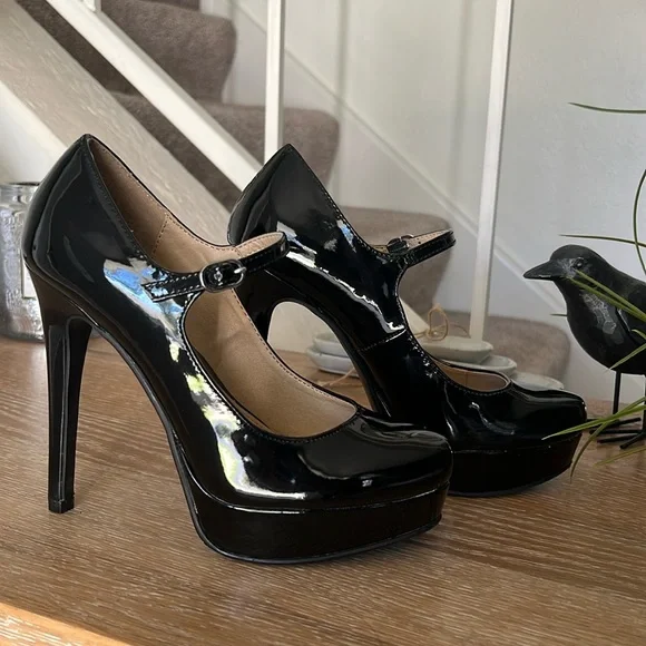 Chinese Laundry black patent platform pumps
